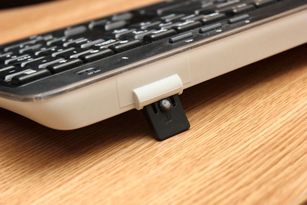 Комплект клавиатура и мышь Logitech Wireless Combo MK520 Black USB