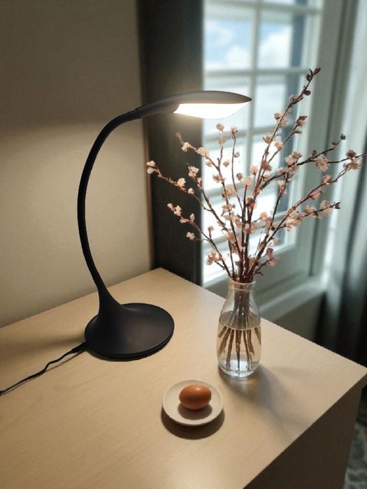 Nowoczesna lampa na biurko LED, regulowana