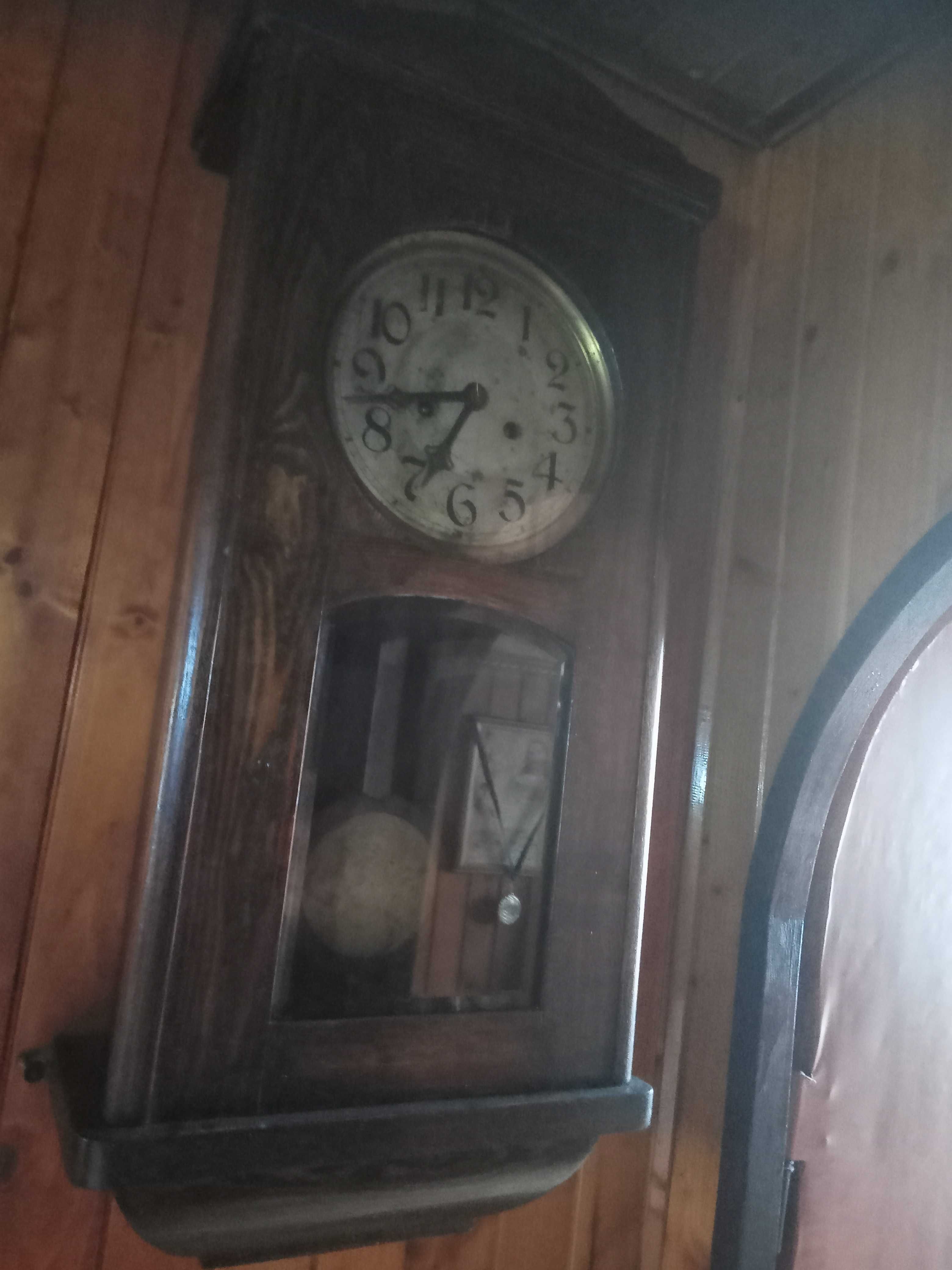 Stary zegar wiszacy