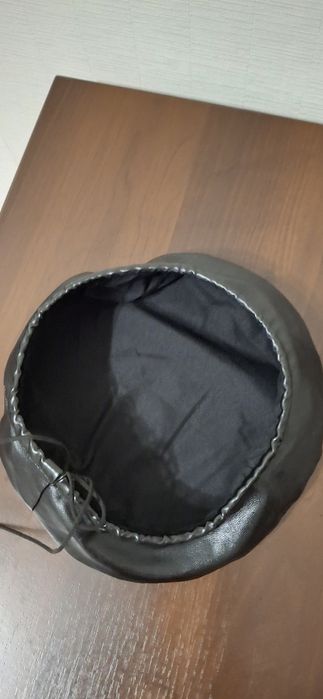 Продам берет, качественный кож/зам. Головной убор.
