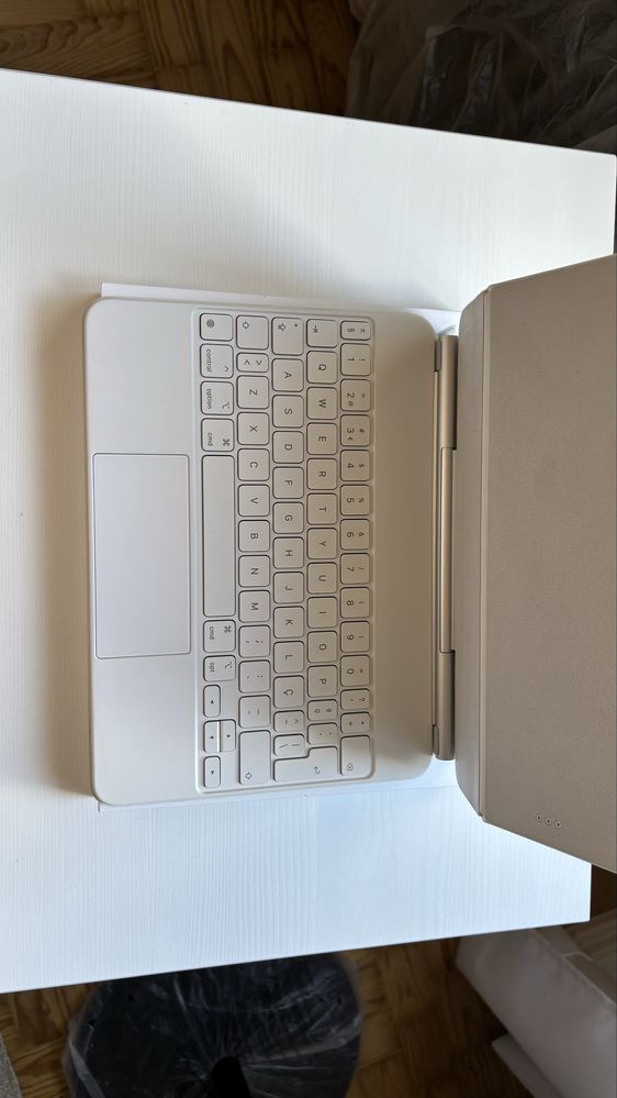 iPad Magic Keyboard Apple