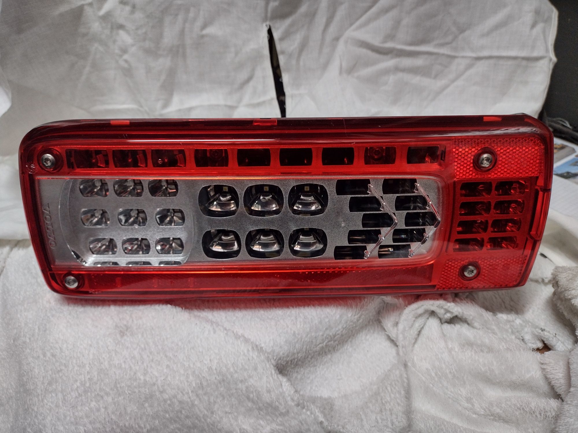 Lampa lampy tył oryginał LED Volvo FH FM komplet