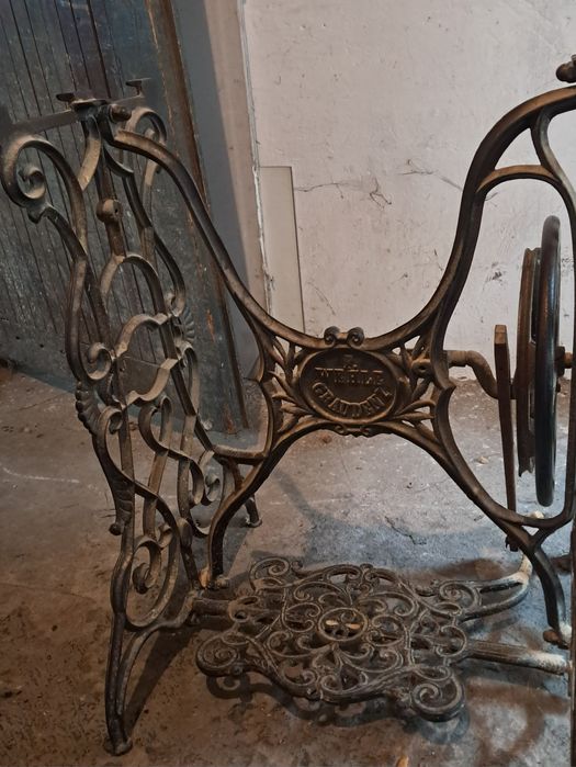 Stolik po maszynie do szycia