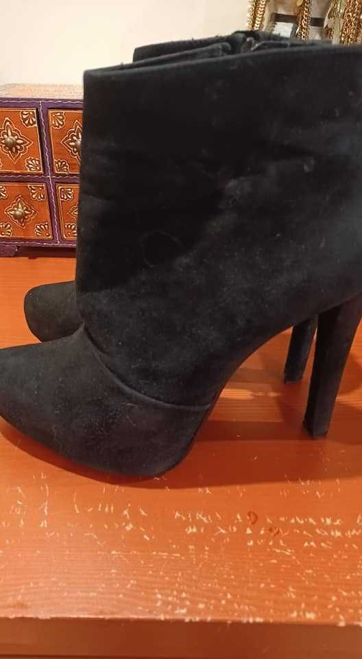 Botins camurça preta da Zara