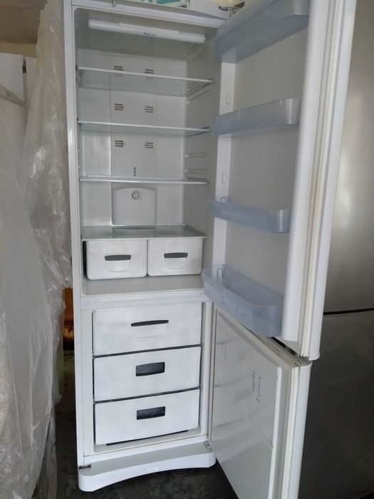 Продам холодильник INDESIT B-18 FNF.025 .(ноу фрост)