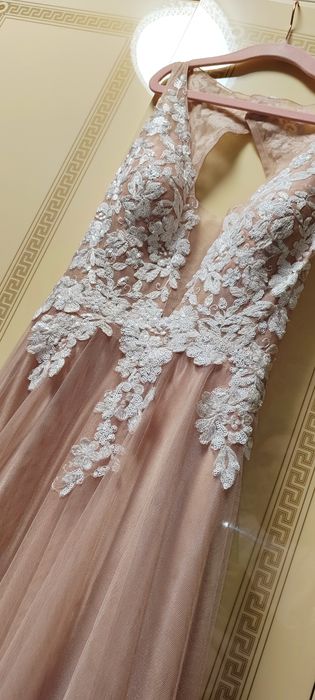 Весільна або вечірня сукня ніжного пудрового відтінку з мереживом,сук