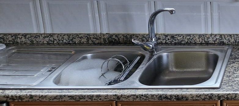 Banca e torneira de cozinha