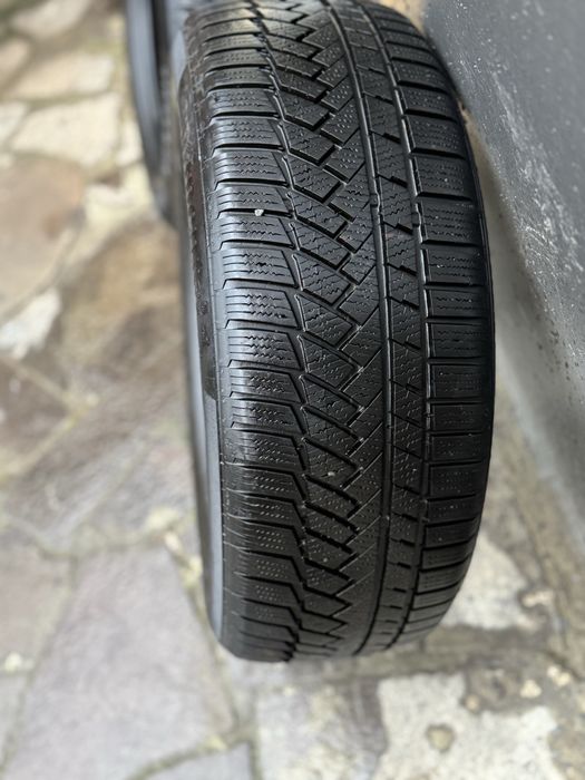 Два колися Зима 215/55 R17 Contanental 2020 рік