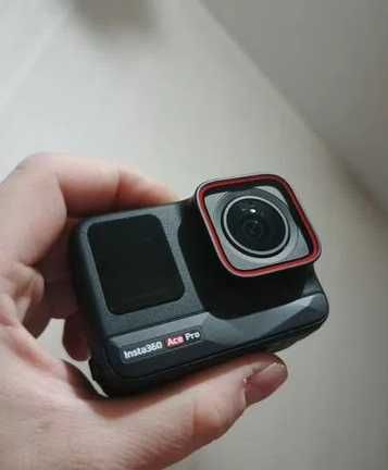 Sprzedam prawie nową Insta360 Ace Pro