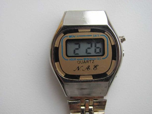 Жіночий цифровий ретро годинник 1990-х