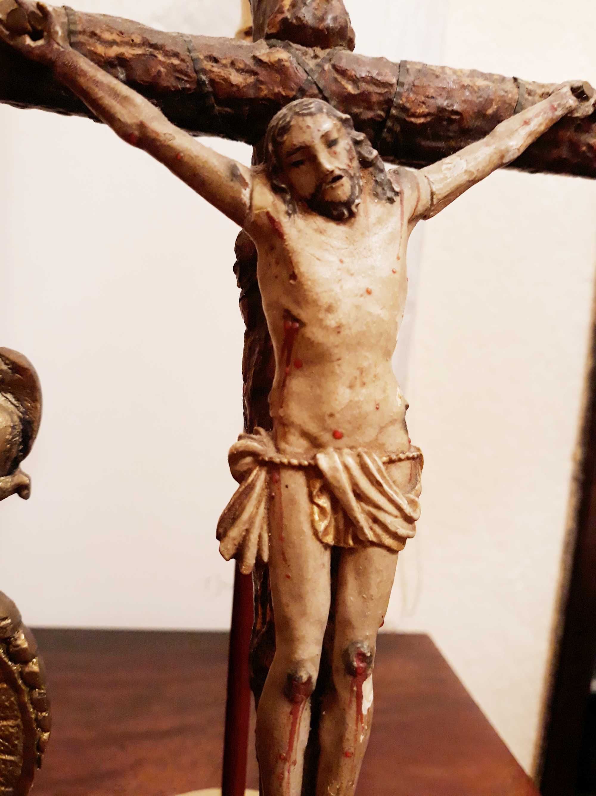 Crucifixo de parede antigo