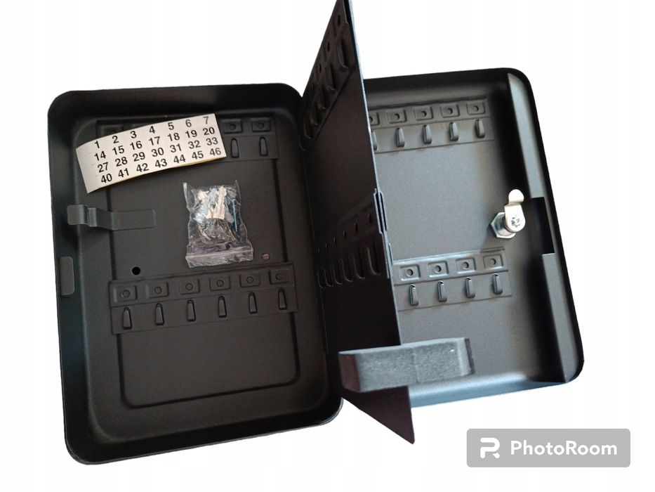 zestaw kasetka na klucze (klucz) amazonbasic czarna schludna i tagi