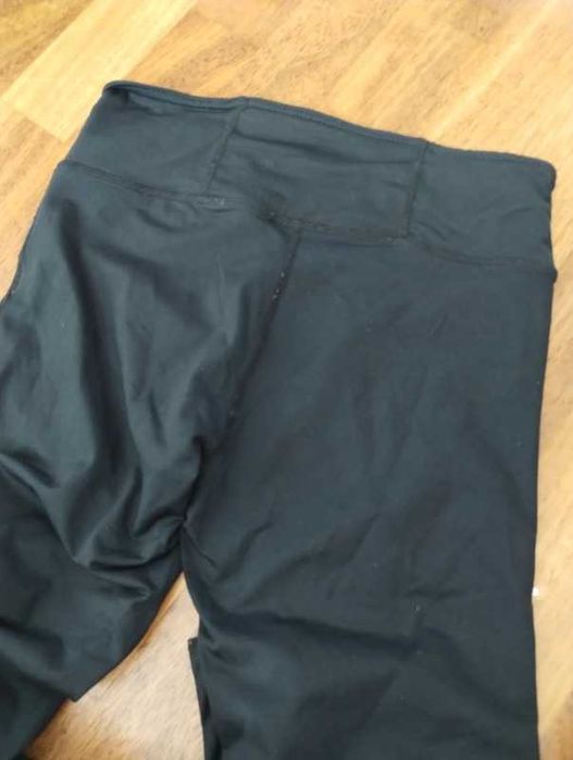 Czarne legginsy Mountain Warehouse śliskie bez dziur plam długie lycra