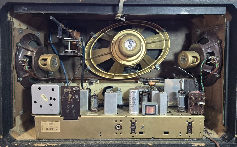 Rádio antigo reparado Grundig