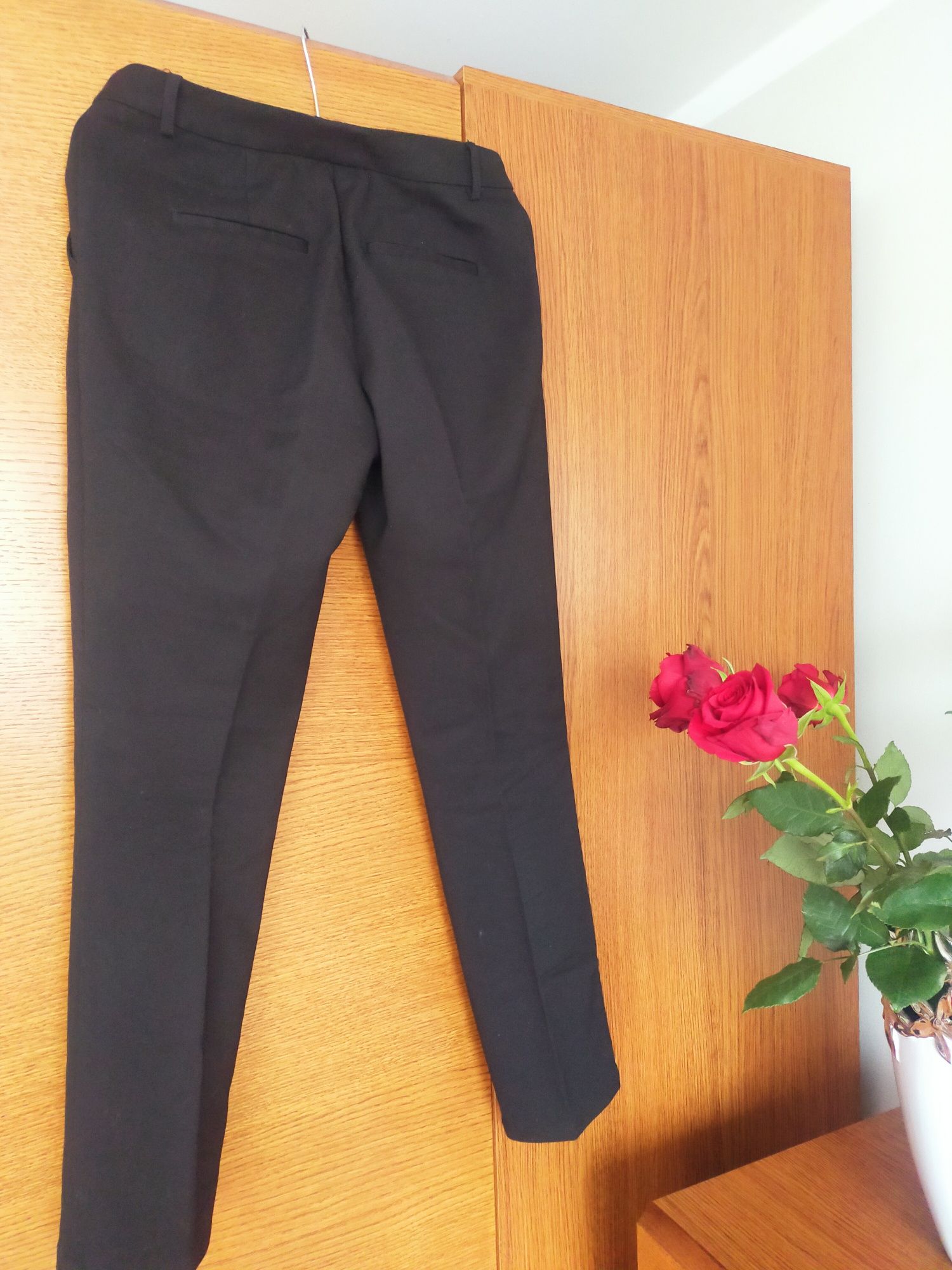 Czarne spodnie garniturowe r 38