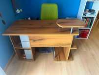 Mesa de escritório e cadeira