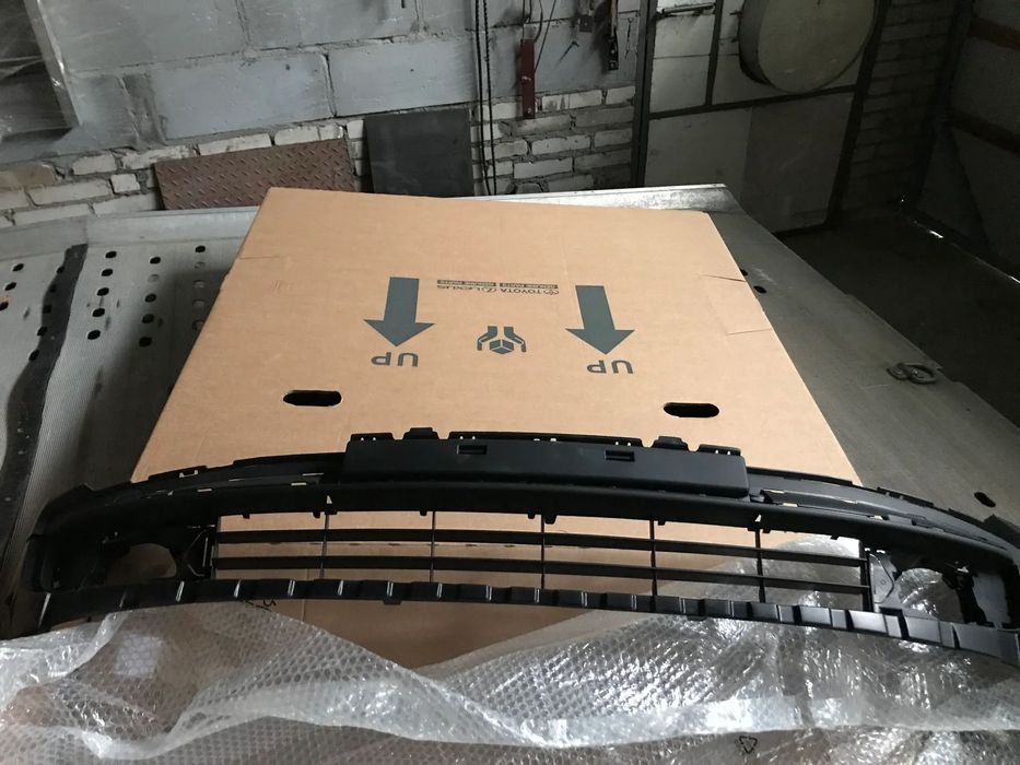 Renault Laguna III 07- Nowa Krata Środkowa Zderzaka