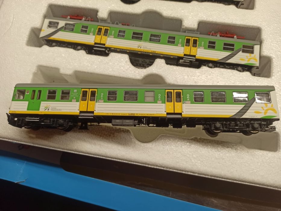 Elektryczny zespół trakcyjny EN57-935 PKP  Koleje Mazowieckie  51460