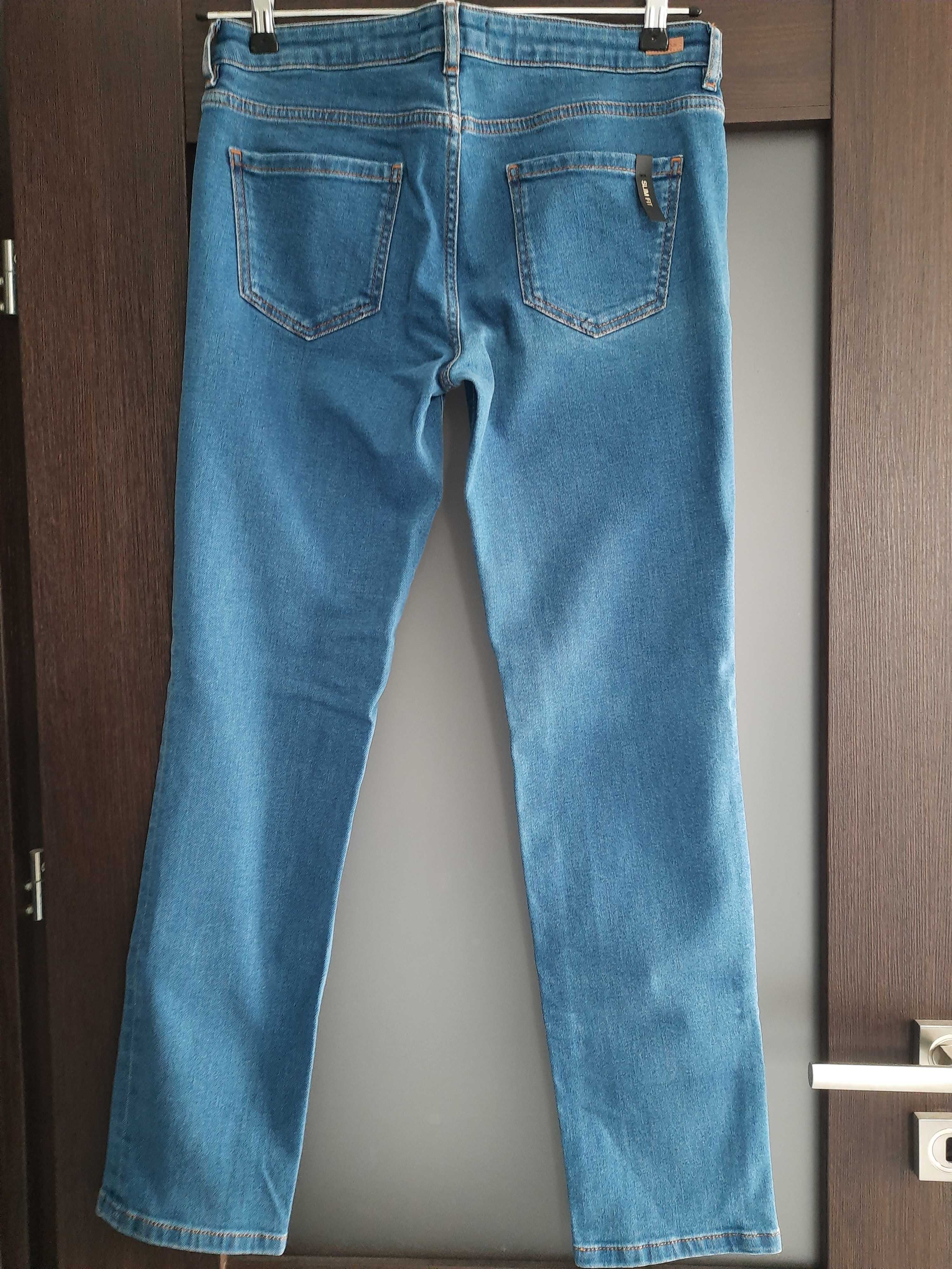 Niebieskie dżinsy Massimo Dutti