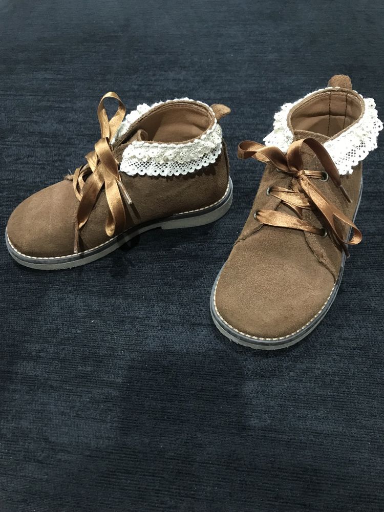 Vendo botas camel tamanho 27 como novas