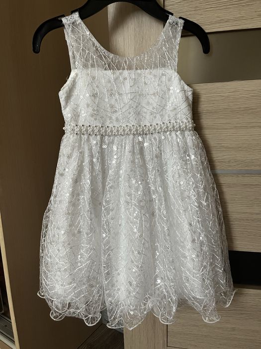 Святкова сукня білого кольору. Розмір 92. Нова, не одягалася.