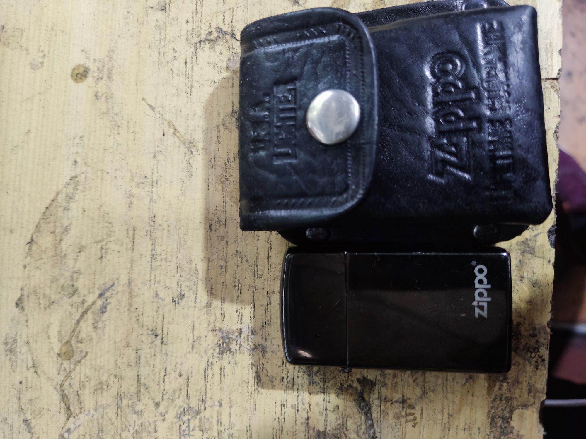 Продам зажигалку Zippo