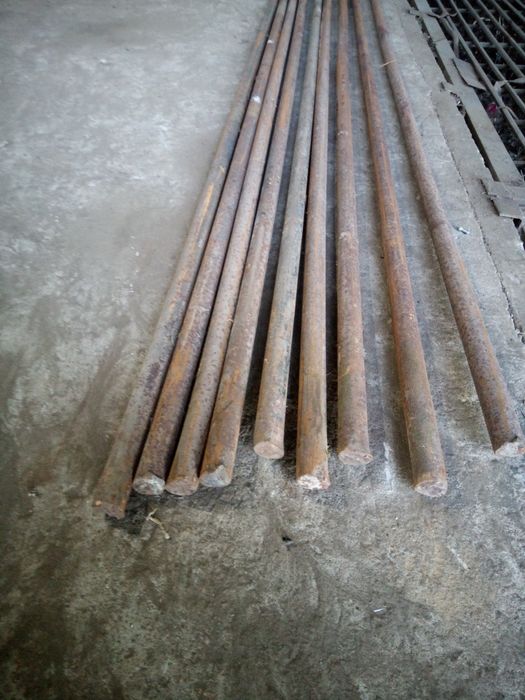 Вал.  металевий.