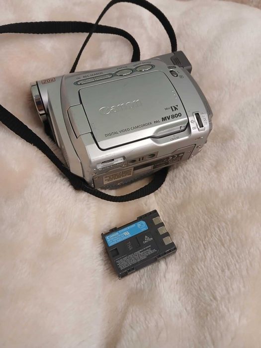Kamera Canon MV800 z baterią i smyczą
