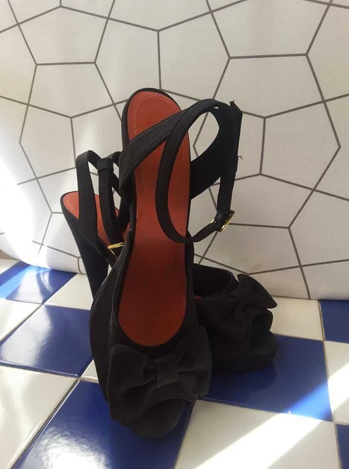 Sapatos Peep Toe com Laço H&M