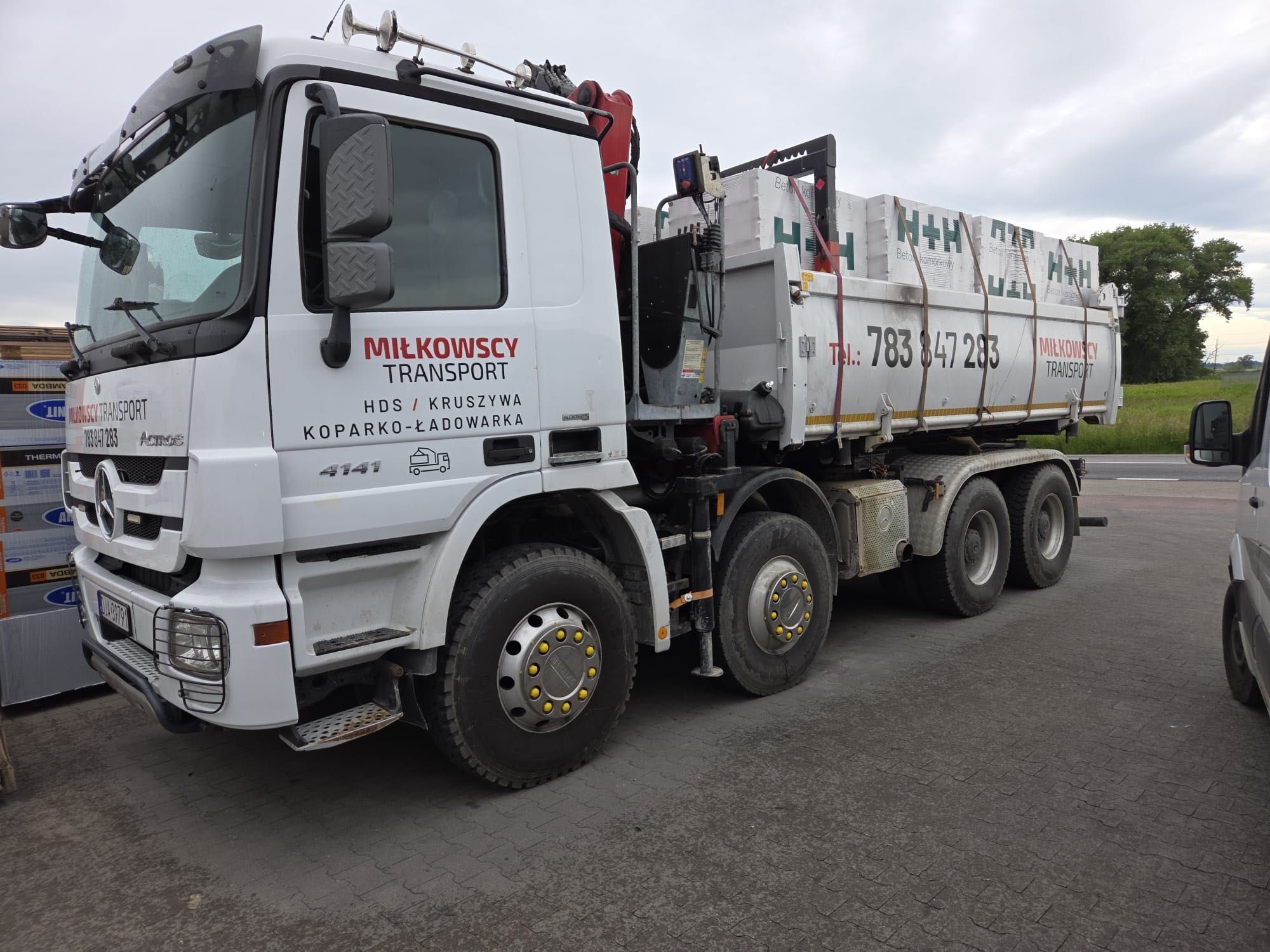 Transport materiałów sypkich  oraz towarów , HDS , Koparko - Ładowarka
