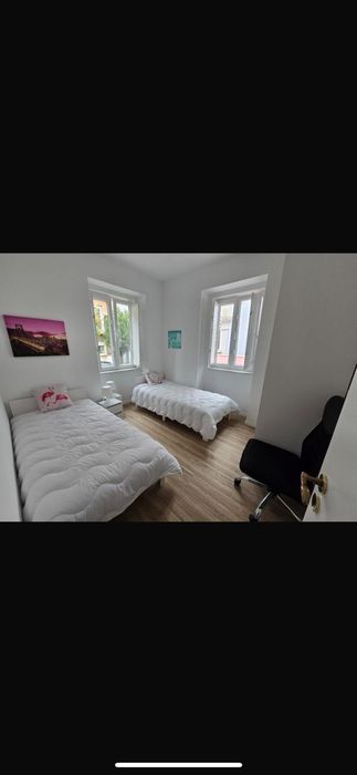 Quarto Novo c / TV e  Terraço a 1 minuto  da estação Comboio Queluz