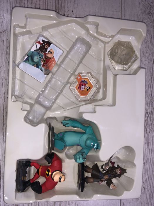 Zestaw 2 gier Xbox 360 Disney Universe + Disney Infinity + dodatki