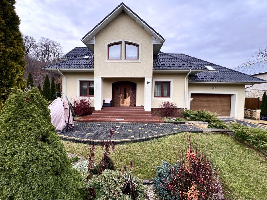 Продаж чудового будинку біля лісу