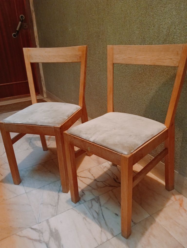Duas cadeiras Roger IKEA