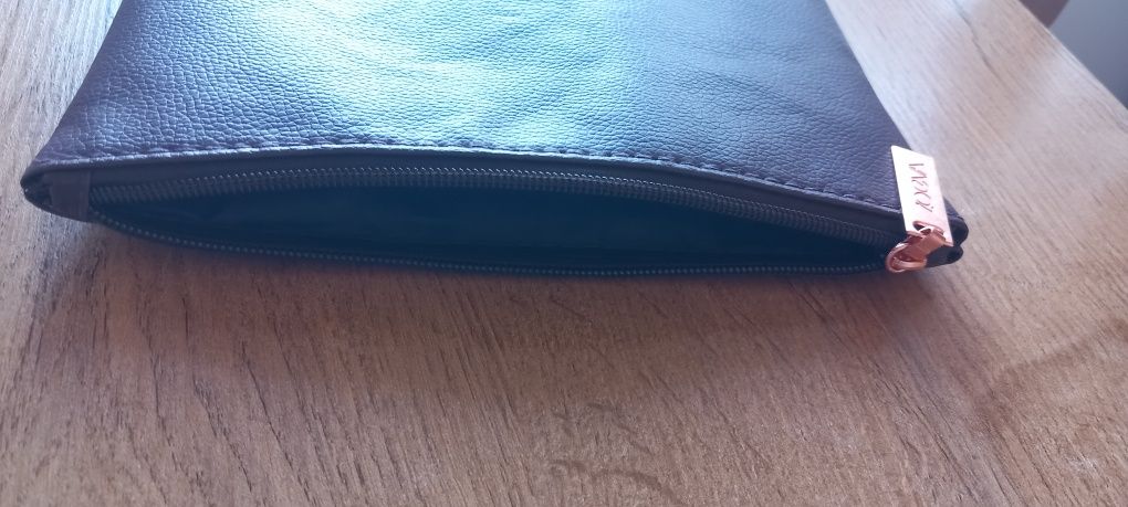 ZOEVA nowa kosmetyczka etui kosmetyki brązowa skóra ekologiczna 17x21