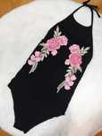 Czarne body w kwiaty czarny top w kwiaty koszulka z haftem top haft 36