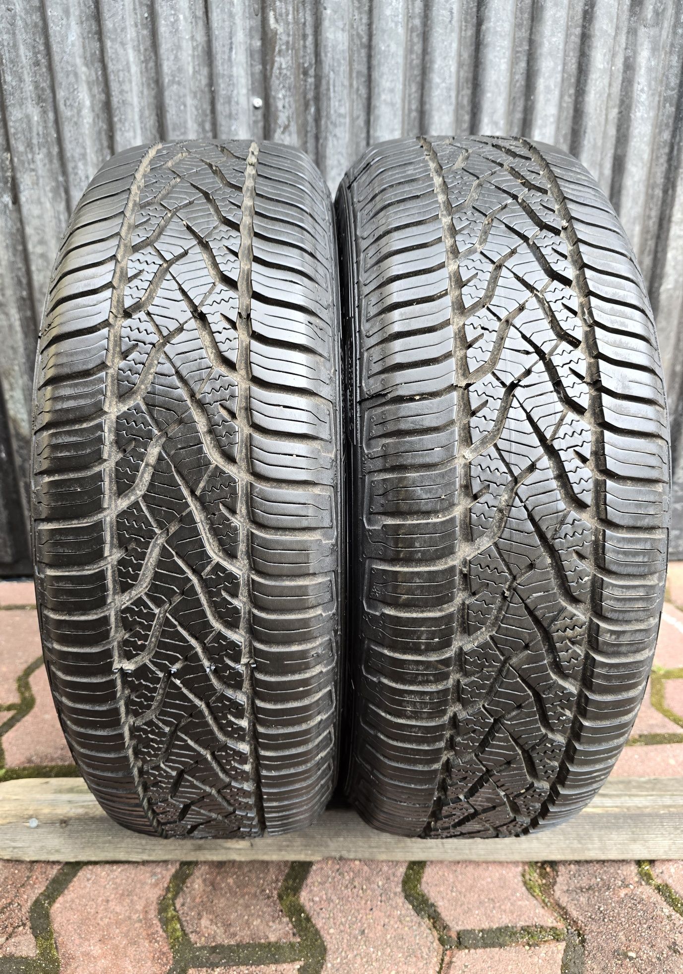 Para opon całorocznych 185/65R15 88T Barum Quartaris 5