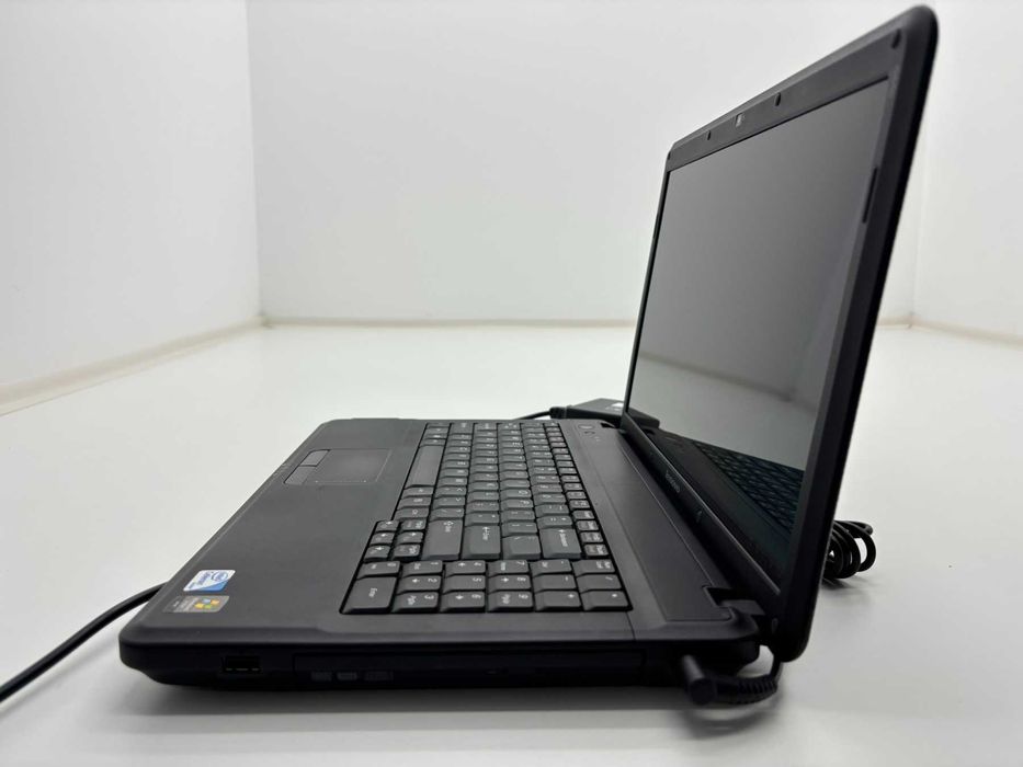 Laptop komputer Lenovo G550 Intel 15.6'' Windows