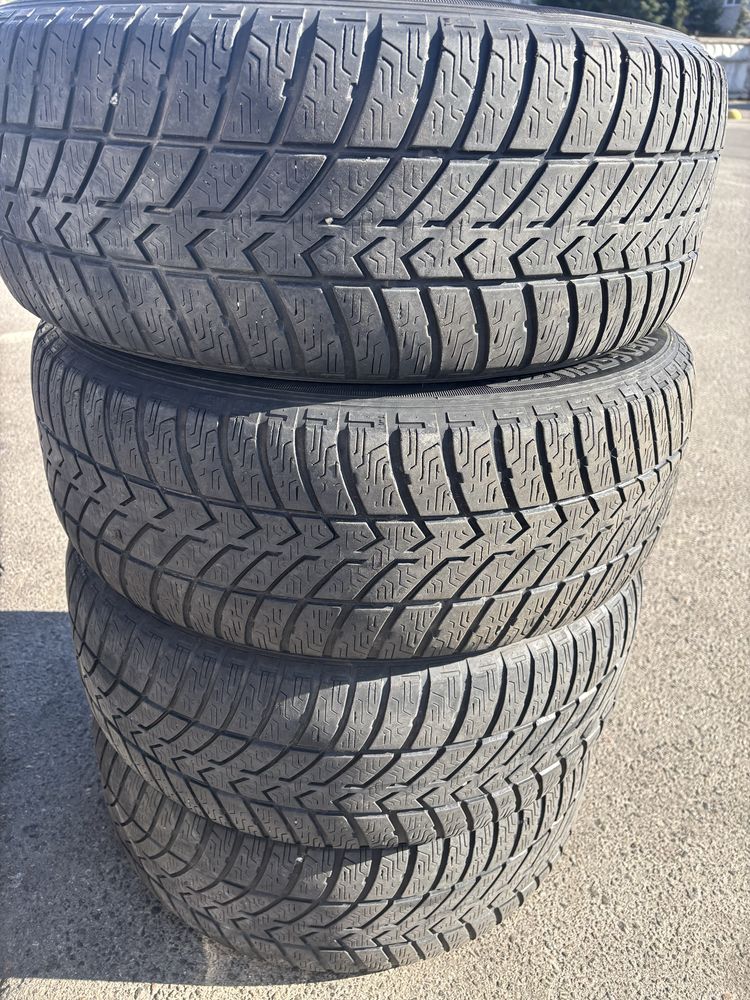 Зимова гума 215/55/R16