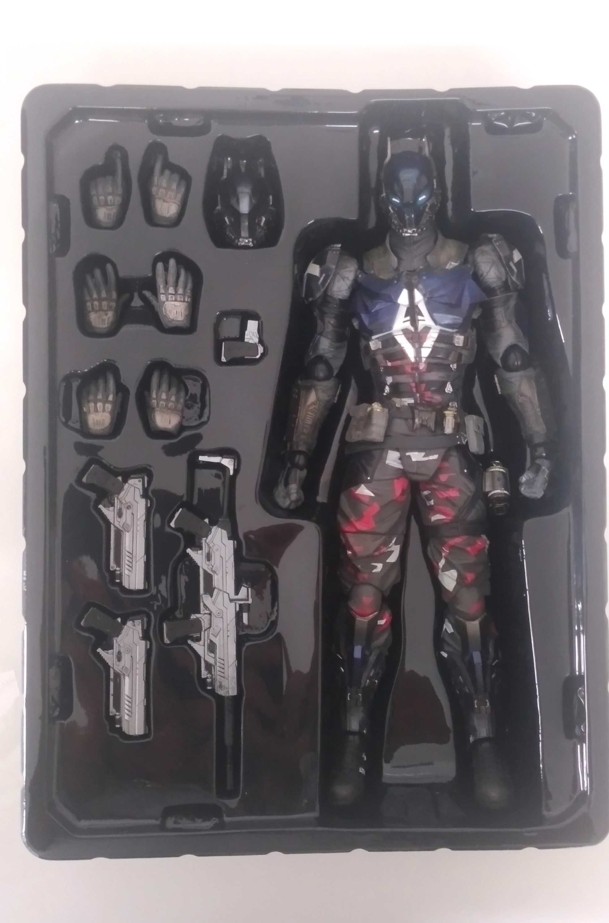 Play Arts Kai - Batman Arkham Knight - Arkham Knight - Como Novo