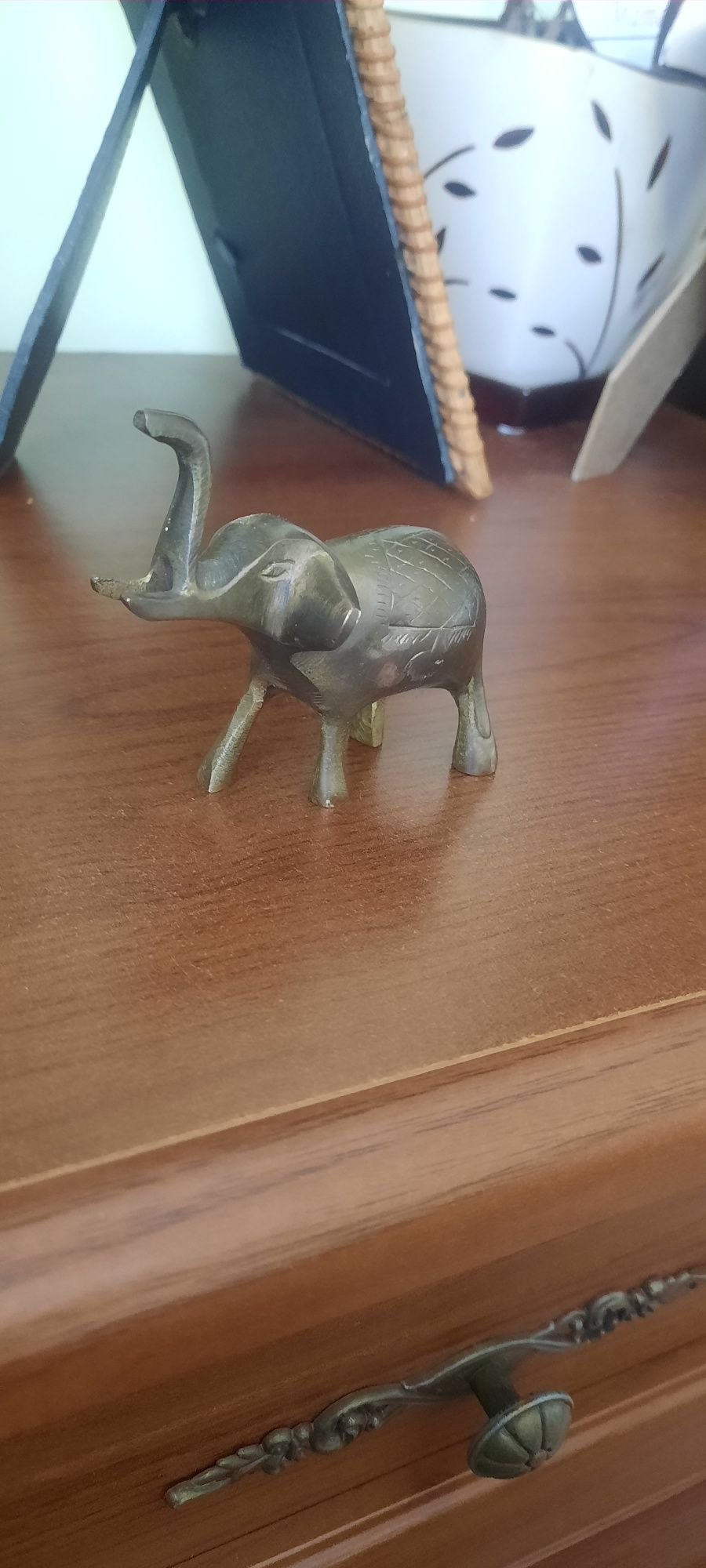 Mała figurka słonia.z indii MOSIĘŻNA