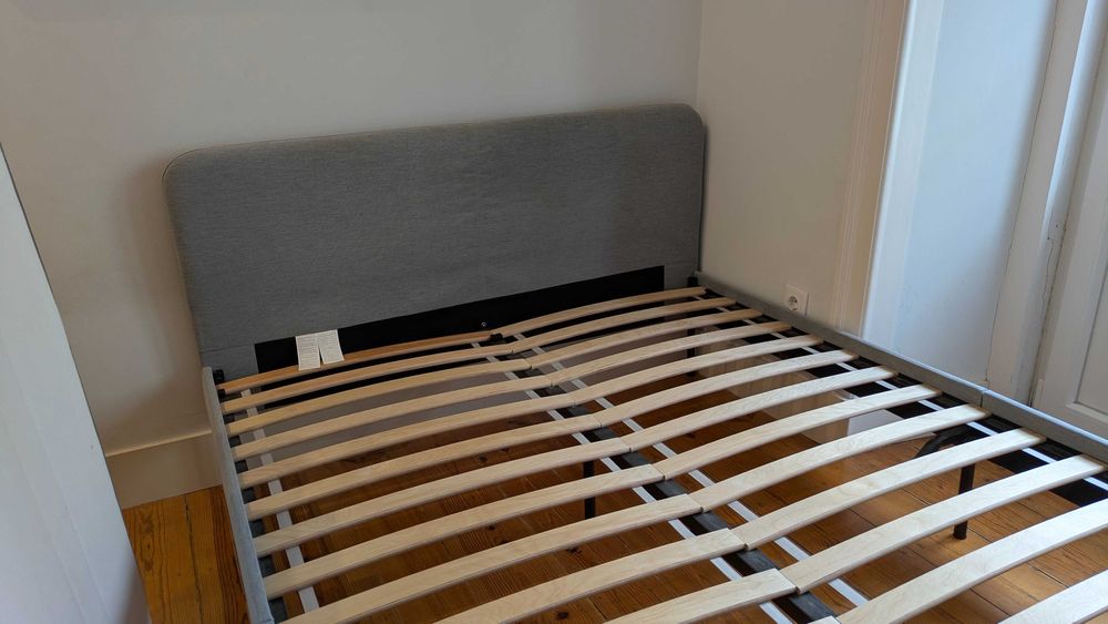 Cama casal IKEA Slattum 140 X 200