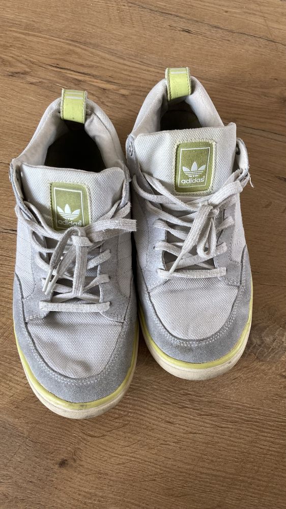 Buty Adidas model vespa malo uzywane nie przepocone