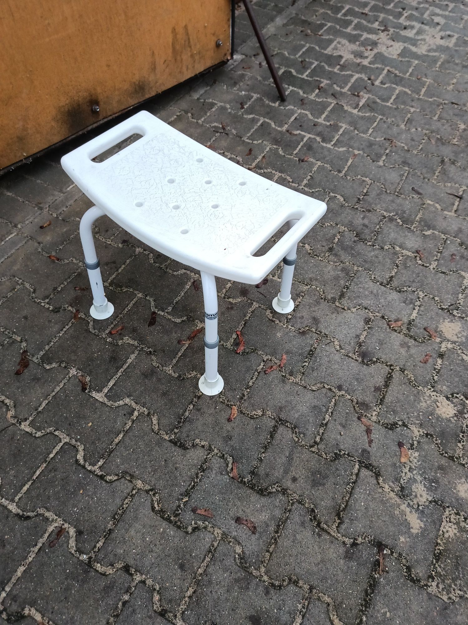 Taboret pod prysznic w bdb stanie możliwa szybka wysyłka