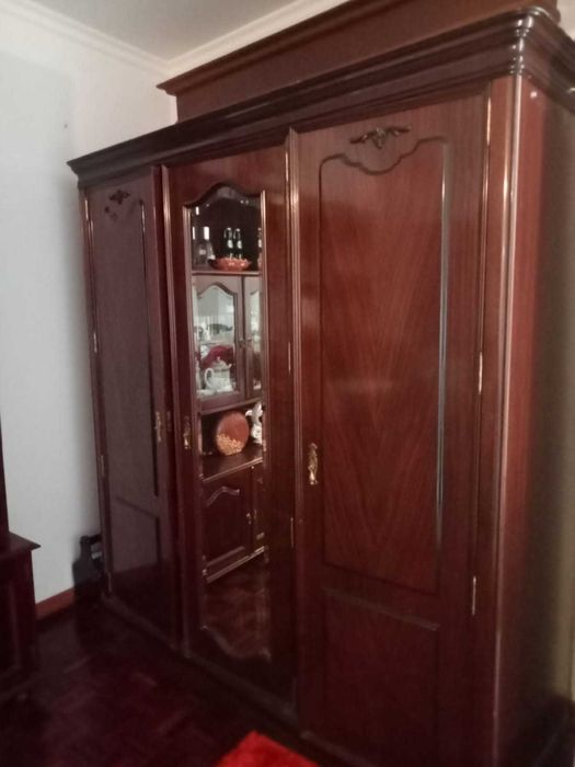 Armário em bom estado de conservação