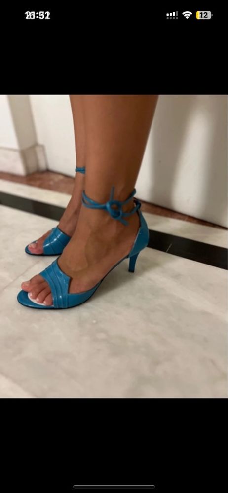 Sapatos Versace.