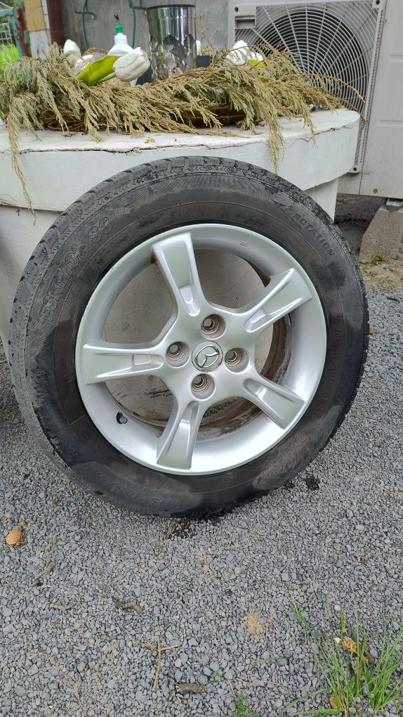 Mam na sprzedaż felgi 15 razem z oponami od Mazdy 323F