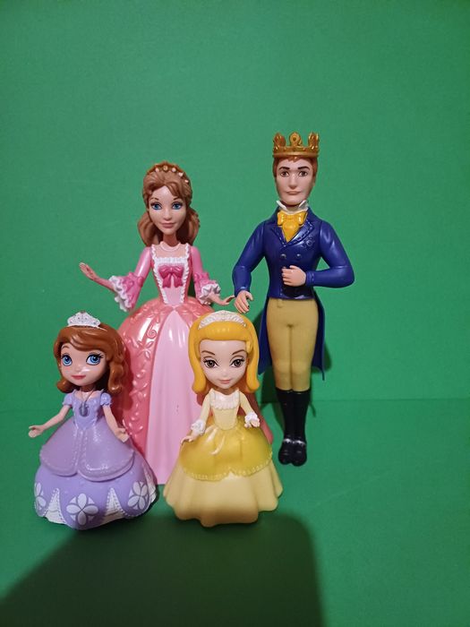 Princesas Sofia e a irmã, a mãe e o pai. Mattel.