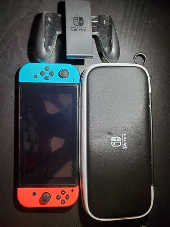 Consola Nintendo Switch + capa de transporte