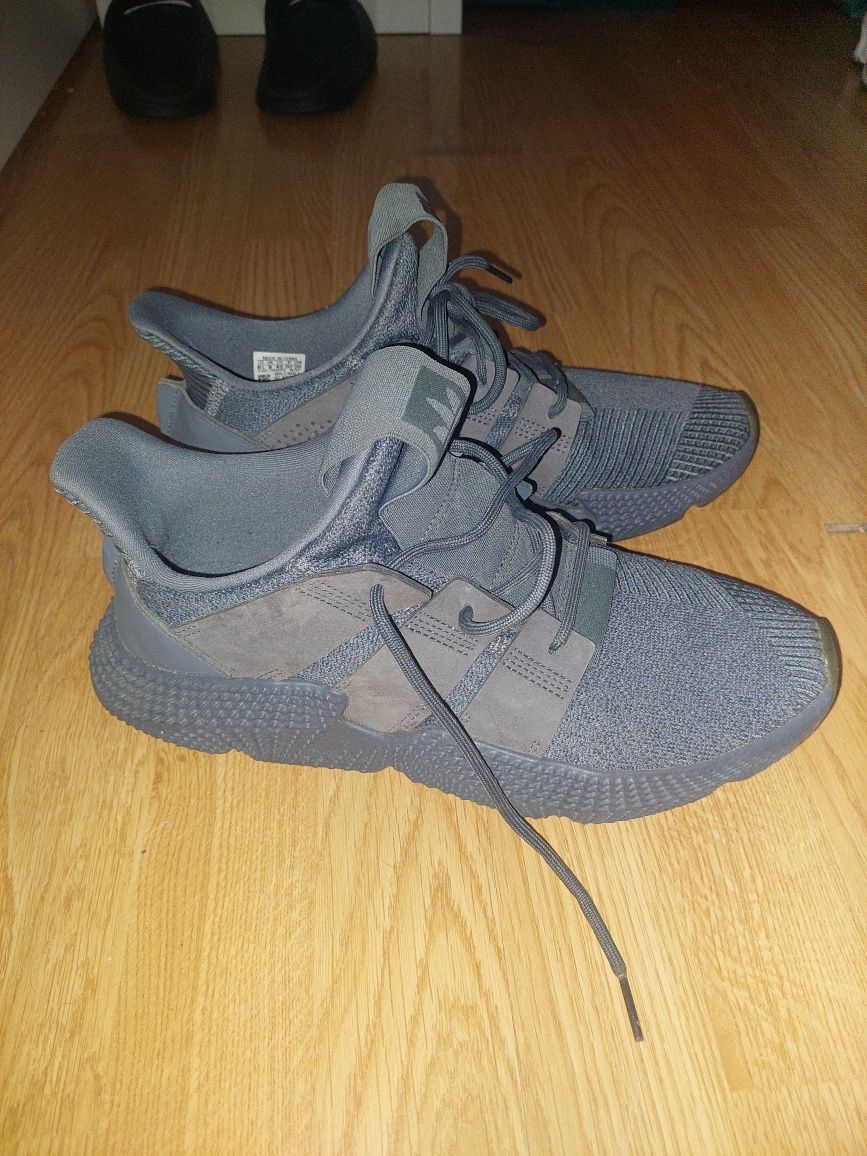 Ténis Adidas Prophere Cinza